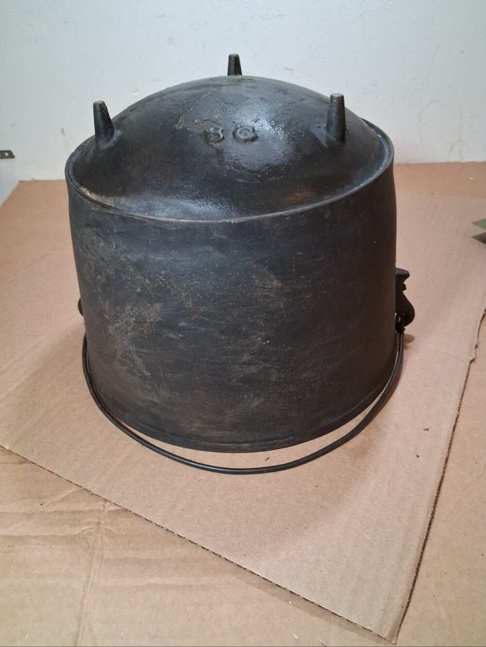 Vintage Cast Iron Kettle / Pot - Black